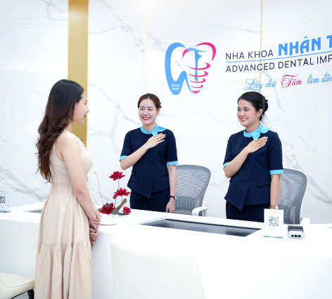 Hình 4:Khách hàng cạo vôi răng tại nha khoa Nhân Tâm Hình 4:Khách hàng cạo vôi răng tại nha khoa Nhân Tâm