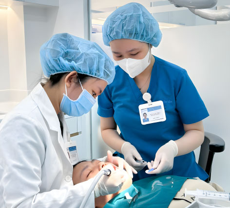 Hình 6:Khách hàng cạo vôi răng tại nha khoa Nhân Tâm Hình 6:Khách hàng cạo vôi răng tại nha khoa Nhân Tâm