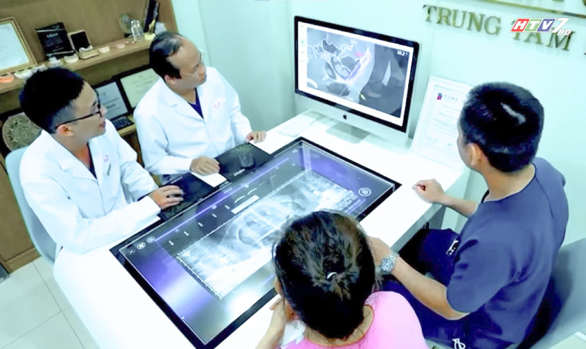 Hình: 100% các ca trồng răng Implant được hội chẩn trực tiếp bởi TS.BS Võ Văn Nhân