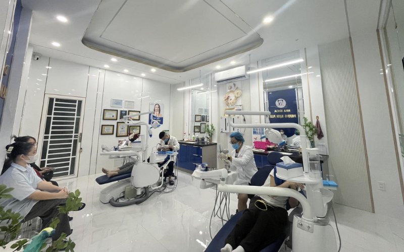 Hình: nha khoa Phương Hạnh trồng răng implant