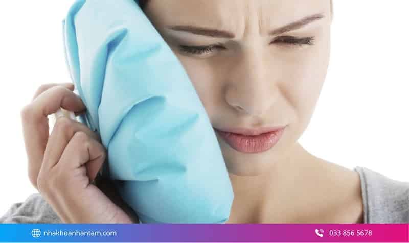 giảm đau khi trồng răng implant