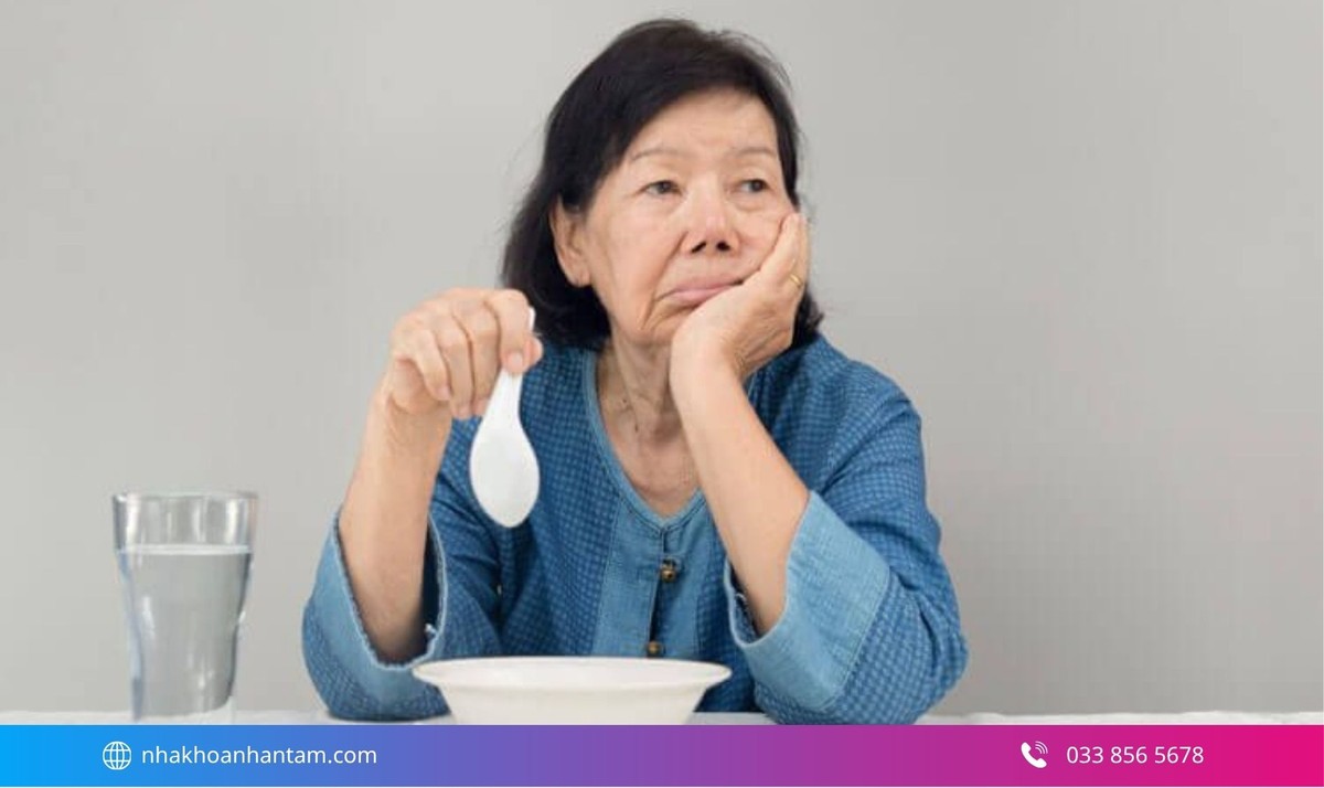 Hình: Khó khăn ăn nhai sau cấy implant