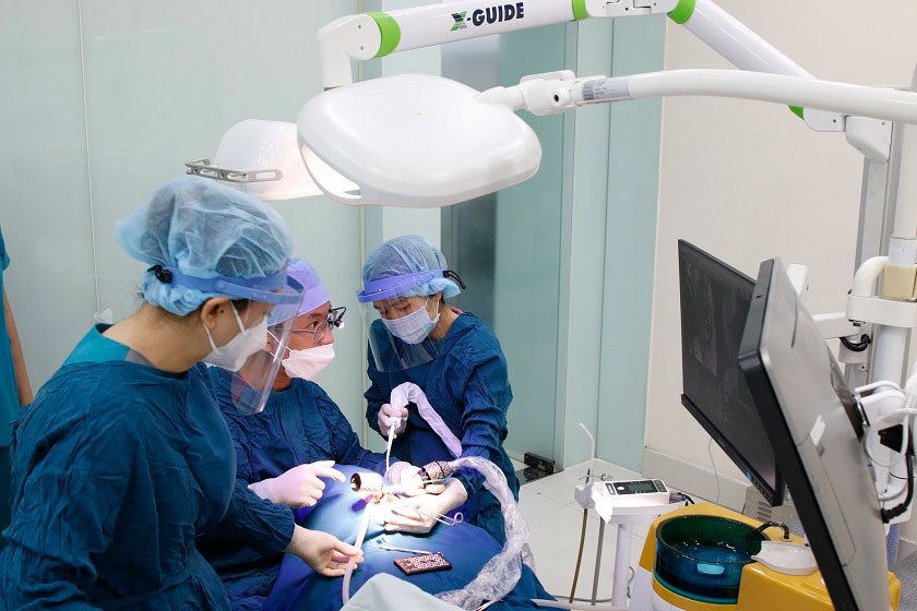 Hình: Quy trình kiểm soát nhiễm khuẩn nghiêm ngặt, tạo môi trường phẫu thuật an toàn giúp vết thương lành nhanh hơn