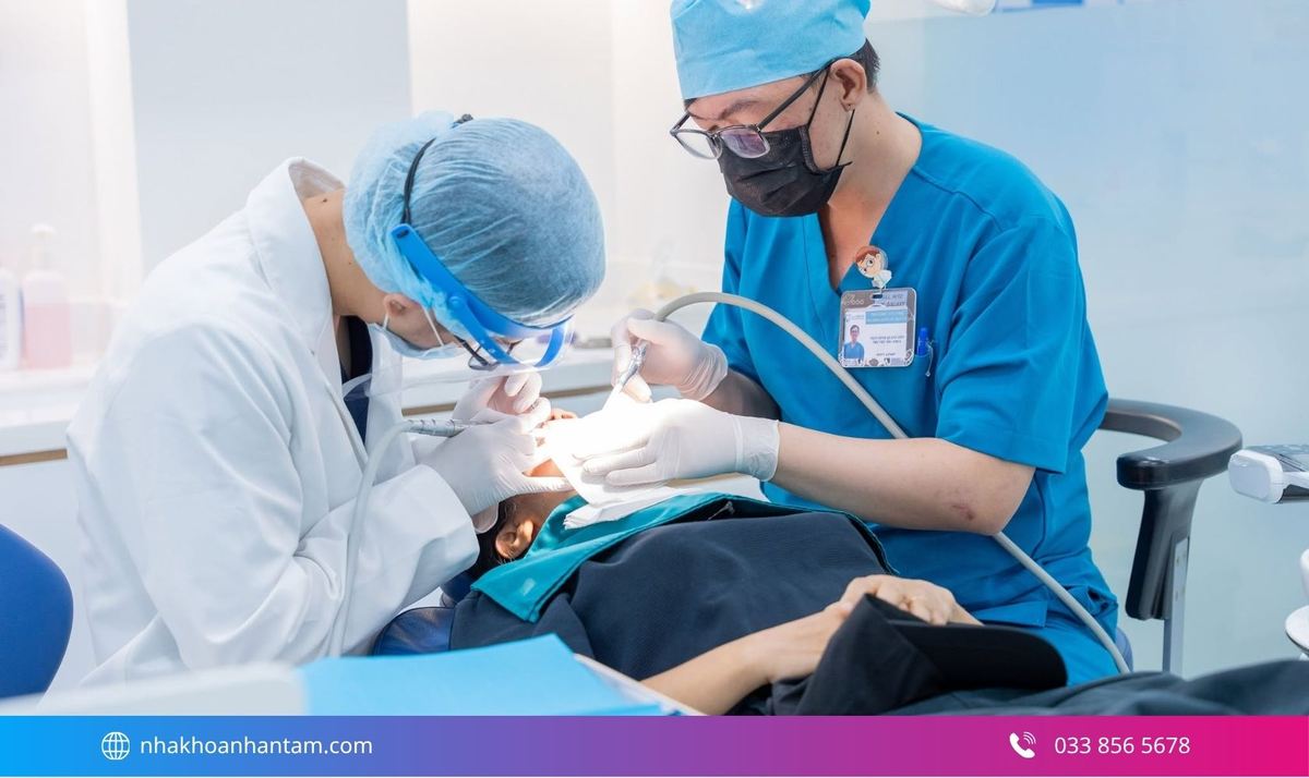 Hình: Tái khám kiểm tra độ lành thương ở nướu và khả năng tích hợp của trụ Implant