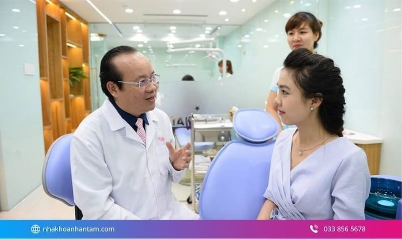Tư vấn kế hoạch trồng răng Implant Bác sĩ tư vấn kế hoạch điều trị trồng răng Implant cho khách hàng