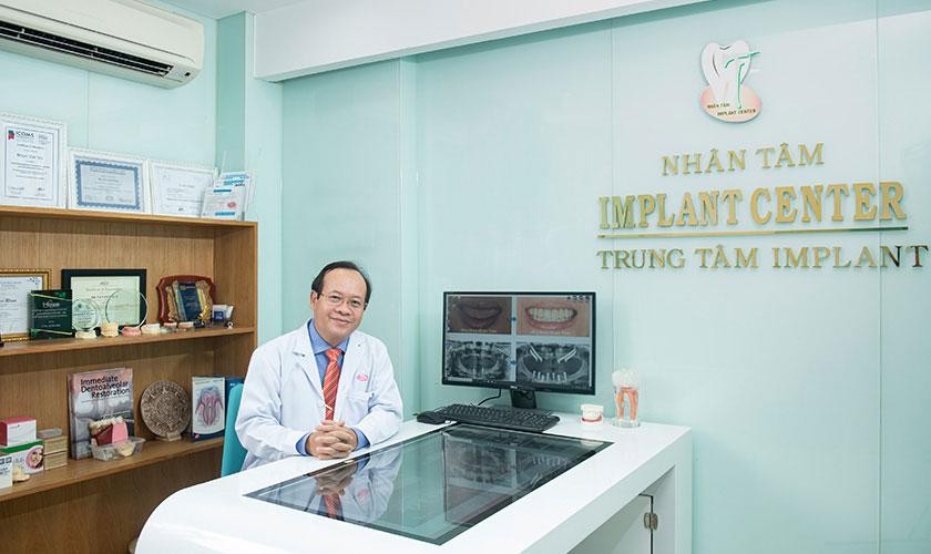 Hình: TS.BS Võ Văn Nhân - hơn 25 năm kinh nghiệm trong lĩnh vực nha khoa