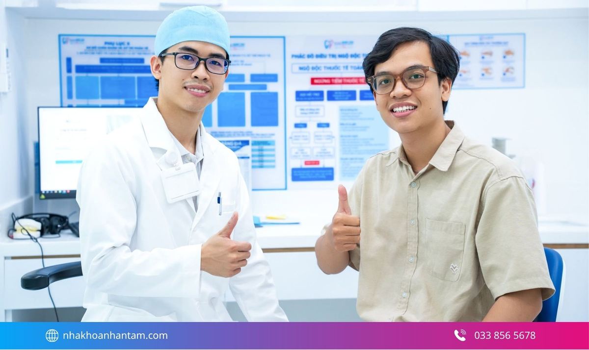 Hình: Bạn nên trao đổi rõ nhu cầu và tìm hiểu các thông tin liên quan đến loại sứ, chi phí trước khi điều trị