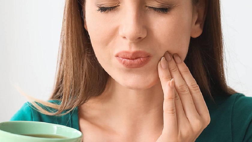 Đau nhức khi ăn uống tại vùng răng đã cấy ghép