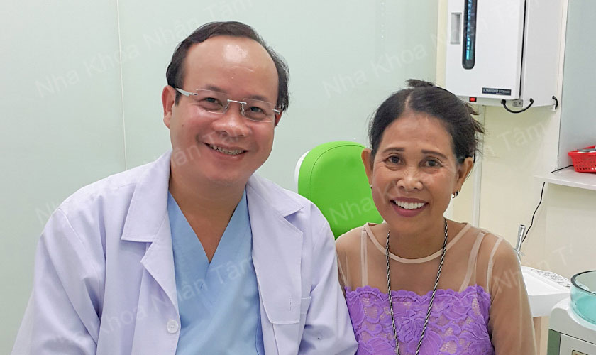 Cô Ngọc Linh với hàm răng khỏe mạnh và thẩm mỹ sau phẫu thuật thành công