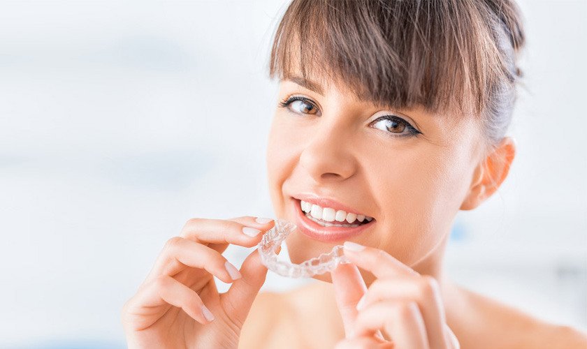 Niềng răng không mắc cài Invisalign