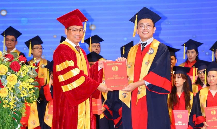 Bác sĩ Phát tốt nghiệp loại giỏi chuyên khoa I Răng – Hàm – Mặt tại Đại học Y Dược Cần Thơ