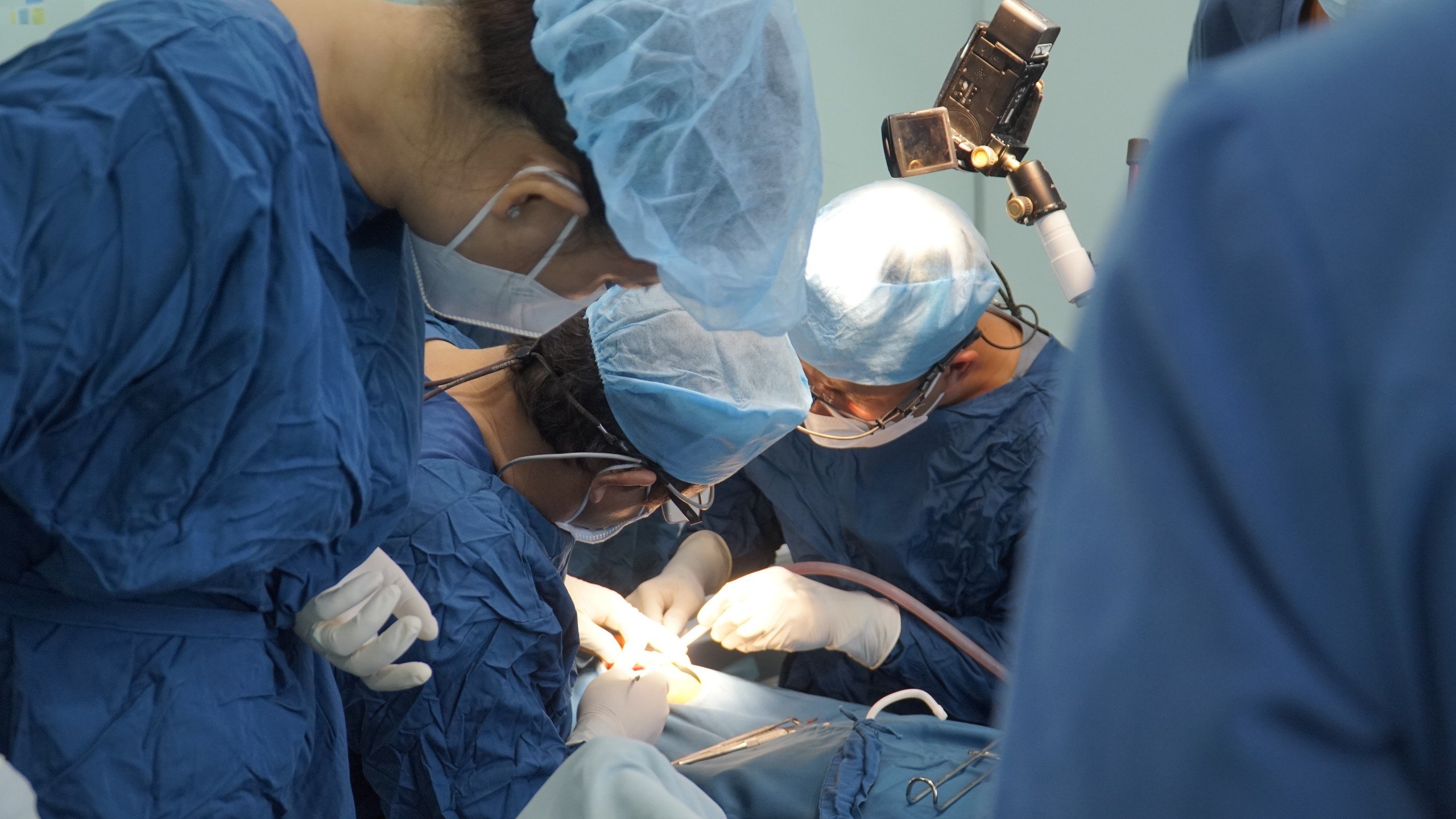 Ca phẫu thuật kéo dài 4 tiếng đồng hồ của KH N.N.H