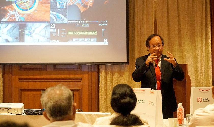 TS.BS Võ Văn Nhân báo cáo tại Chancery Pavilion - Mumbai