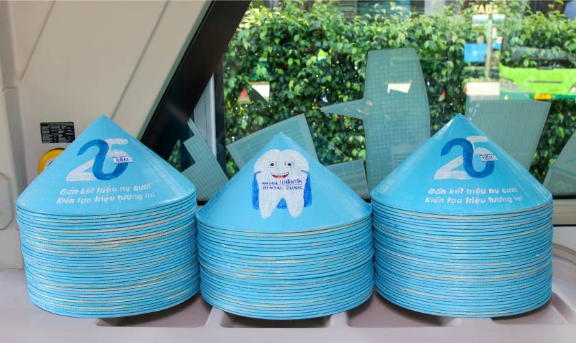 Những chiếc nón là mang thương hiệu độc quyền của Nha khoa Nhân Tâm