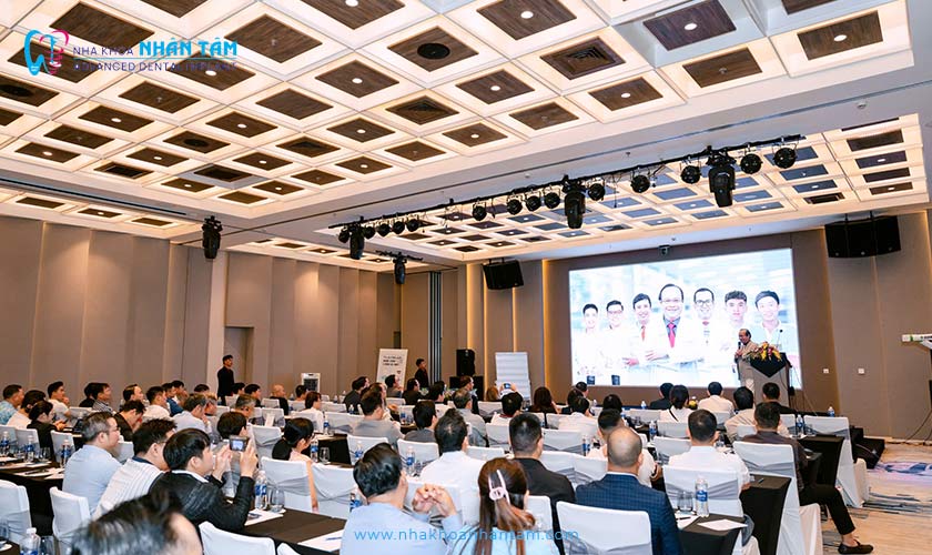 Đội ngũ nha khoa Nhân Tâm hoàn thiện ca lâm sàng ứng dụng Fastmap - chỉ trong vòng 3 giờ có răng