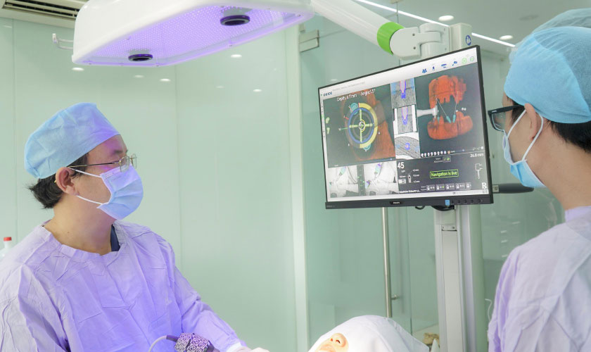 Quy trình trồng răng implant cần được thực hiện đúng tiêu chuẩn