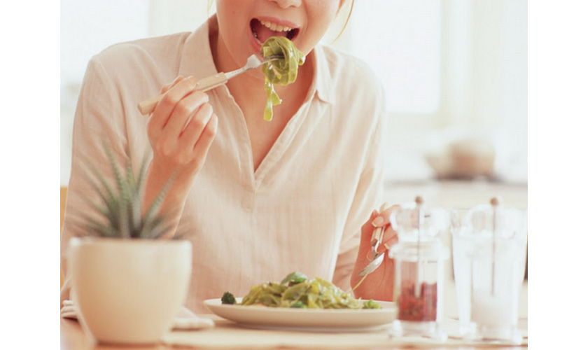 Tự tin ăn nhai sau khi khôi phục răng vĩnh viễn bằng implant