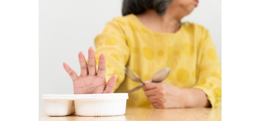 Mất răng toàn hàm khiến khách hàng không thể thưởng thức những món ăn yêu thích