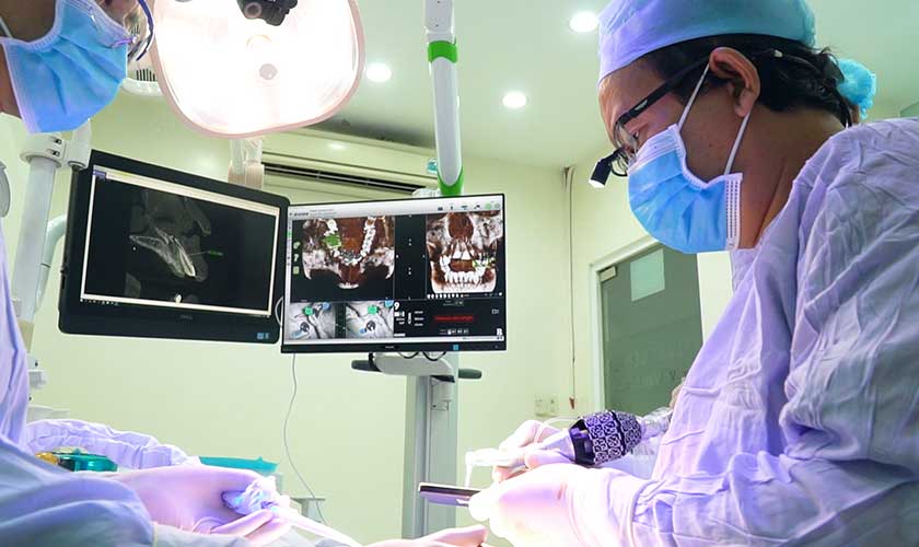 Với sự hỗ trợ của công nghệ định vị, cấy ghép răng Implant sẽ đạt độ chính xác lên đến 0,1 mm