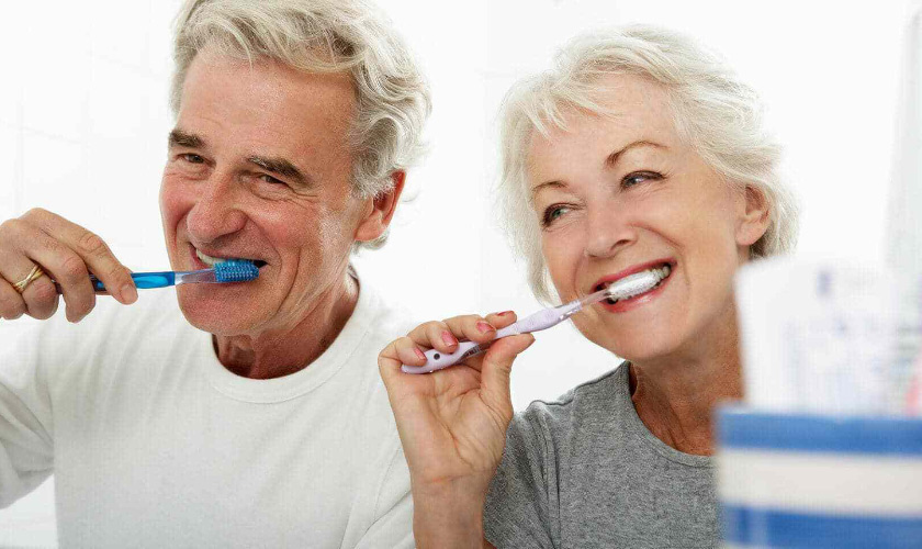 Chăm sóc răng miệng đúng cách trước và sau khi cấy ghép Implant theo chỉ định của bác sĩ