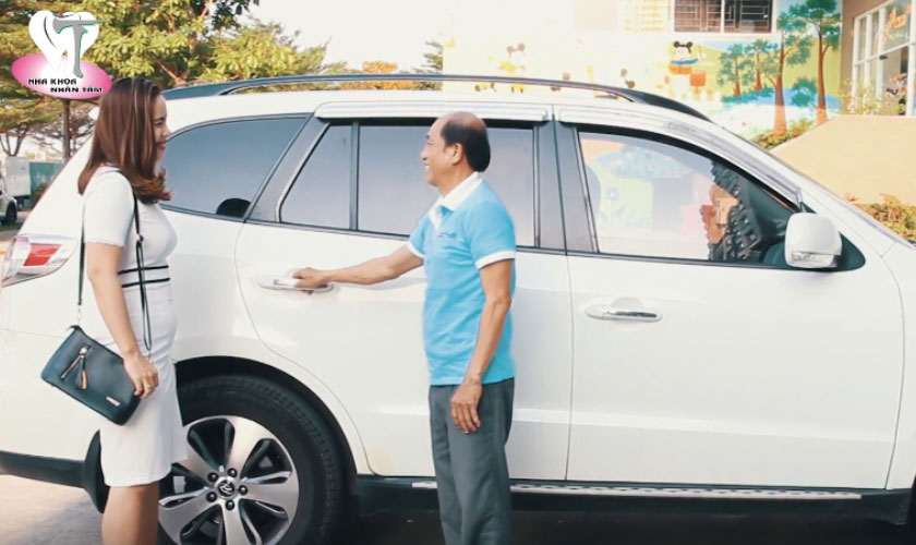 KHÁCH HÀNG THỰC HIỆN CẤY GHÉP IMPLANT TẠI NHA KHOA NHÂN TÂM