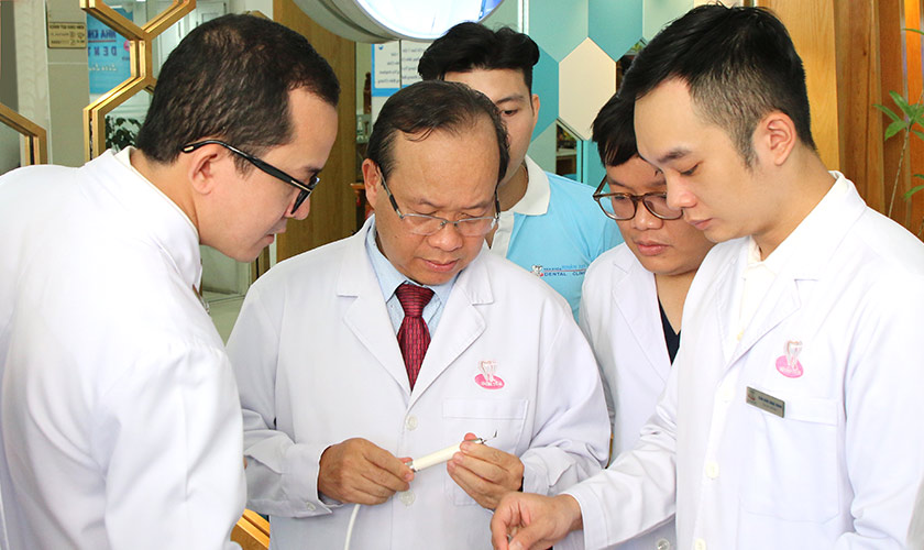 BS. Nhân nỗ lực không ngừng trong việc tìm kiếm giải pháp tối ưu giúp điều trị Implant an toàn, hiệu quả