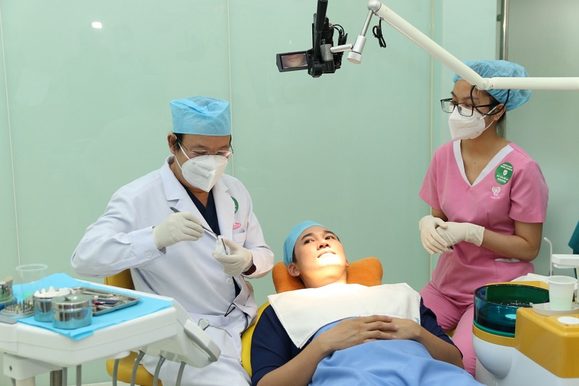 Bạn cần đến thăm khám nha khoa ngay nếu có những dấu hiệu khác thường sau khi cấy ghép Implant