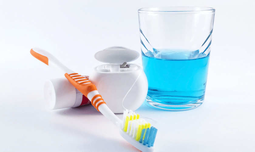 Nên vệ sinh răng miệng sạch sẽ và đúng cách