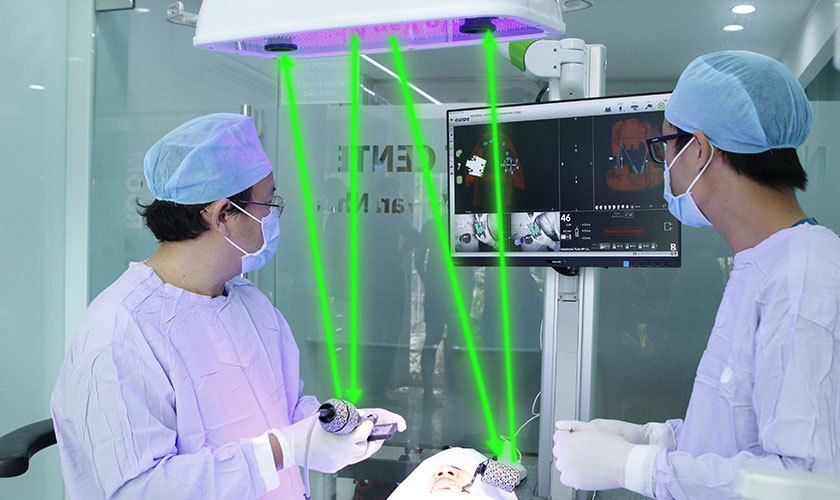 Robot định vị hỗ trợ cấy ghép răng Implant chính xác, an toàn, nhanh chóng