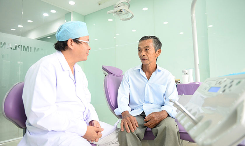 Tiến sĩ, Bác sĩ Võ Văn Nhân trực tiếp điều trị