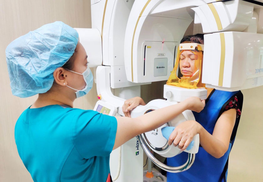 Chụp phim X-quang để khảo sát tình trạng xương hàm