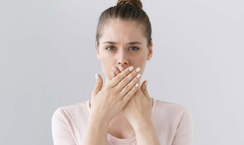 Hôi miệng là vấn đề có thể xảy ra nếu bọc răng sứ không chuẩn Hôi miệng là vấn đề có thể xảy ra nếu bọc răng sứ không chuẩn