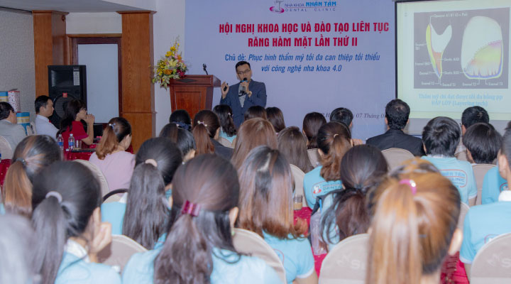 Các Bác sĩ trình bày báo cáo tại Hội nghị