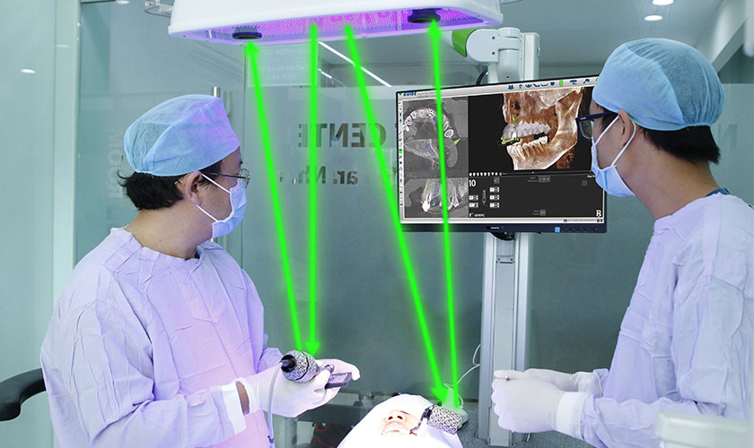 Ts.Bs Võ Văn Nhân là BS Việt Nam đầu tiên ứng dụng công nghệ định vị cấy ghép implant trong điều trị