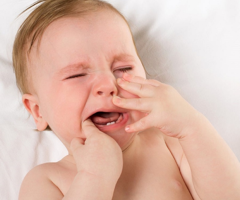 Trẻ thường có dấu hiệu sốt khi mọc răng