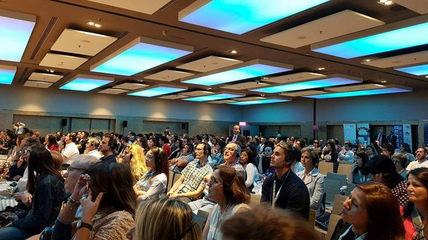 Bài báo cáo của BS Nhân đã thu hút sự quan tâm của rất nhiều Chuyên gia, đồng thời BS cũng được các đồng nghiệp trên thế giới đánh giá rất cao về đề tài mang tính đột phá.