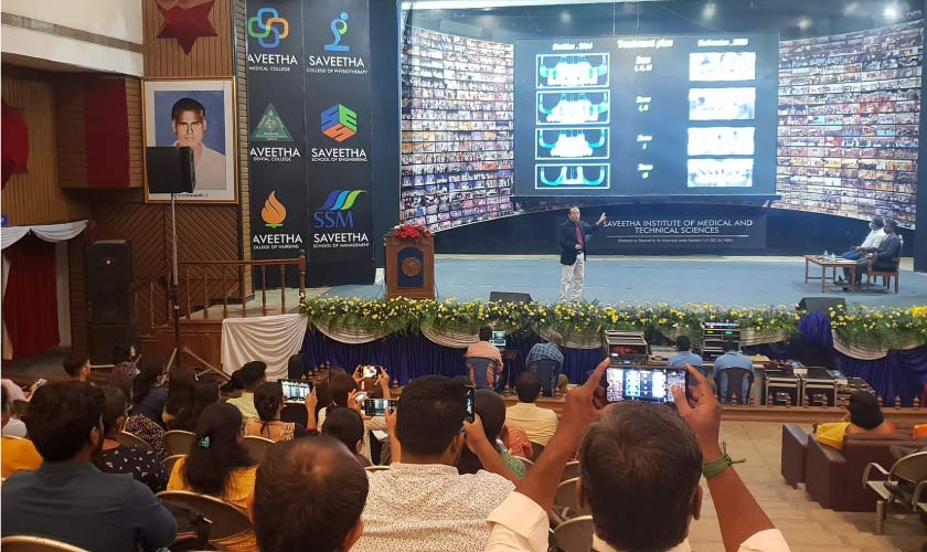 Ts.Bs Võ Văn Nhân thường xuyên được mời sang nước ngoài để giảng dạy