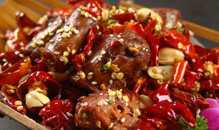 Nhổ răng khôn nên kiêng ăn những thức ăn cay, nóng