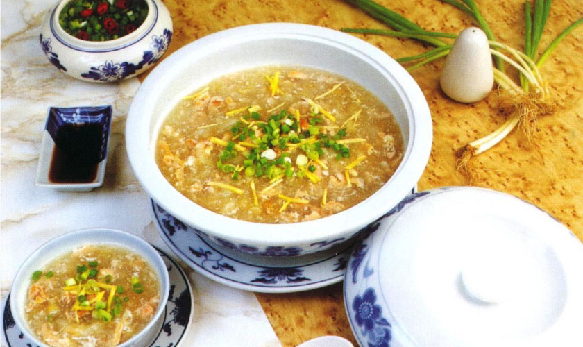 Nên ăn những thức ăn mềm, lỏng sau khi nhổ răng khôn