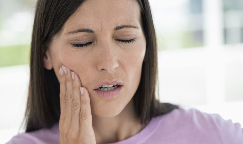 Nhổ răng khôn bị sưng má khiến nhiều người lo lắng