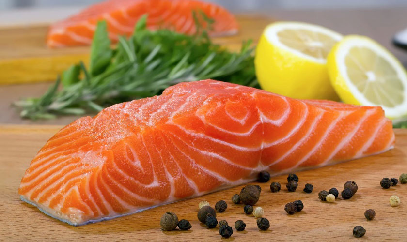 Cá hồi cung cấp nhiều dưỡng chất cho cơ thể, rất tốt cho quá trình lành thương