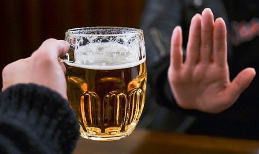 Nên kiêng rượu, bia sau khi nhổ răng khôn