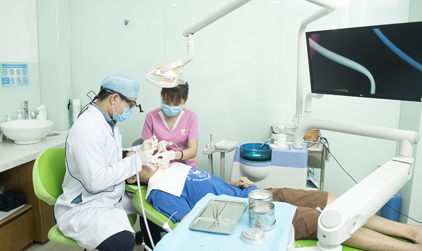 Nha khoa Nhân Tâm quy tụ đội ngũ bác sĩ giỏi, trên 20 năm kinh nghiệm