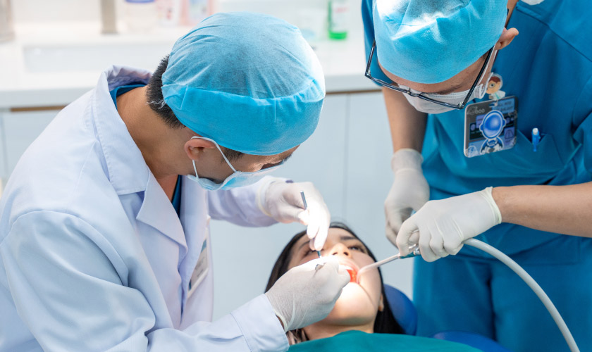 Bác sĩ của nha khoa Nhân Tâm là những người vừa có chuyên môn giỏi lại vừa hết lòng phục vụ khách hàng