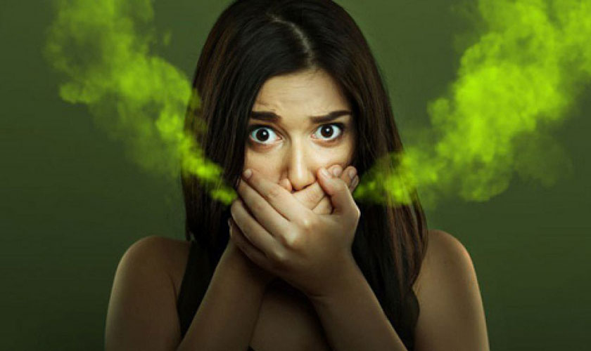 Sâu răng bị hôi miệng cần điều trị dứt điểm