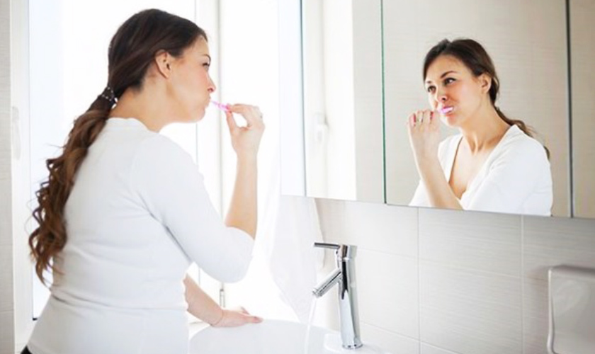 Phụ nữ khi mang thai nên chú ý đến việc vệ sinh răng miệng