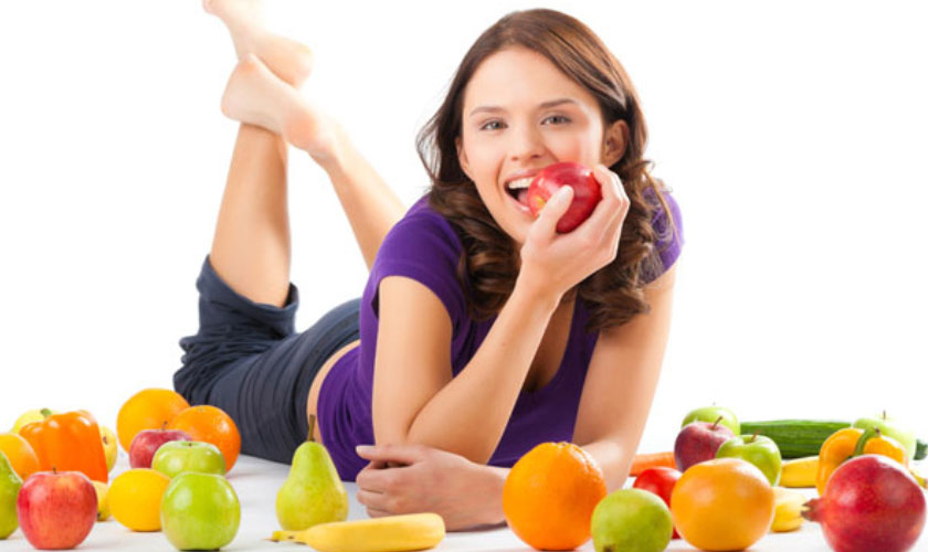 Tăng cường các loại rau xanh và trái cây tươi sau khi sinh