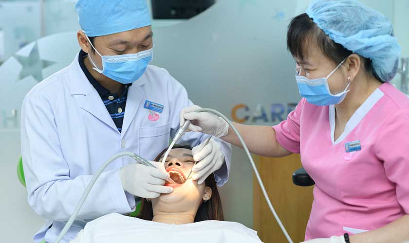 Bạn nên khám răng định kỳ 6 tháng/lần để chăm sóc răng miệng một cách toàn diện