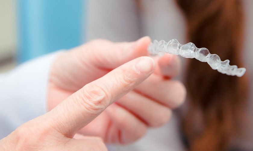 Tẩy trắng răng tại nhà có chi phí hạt dẻ