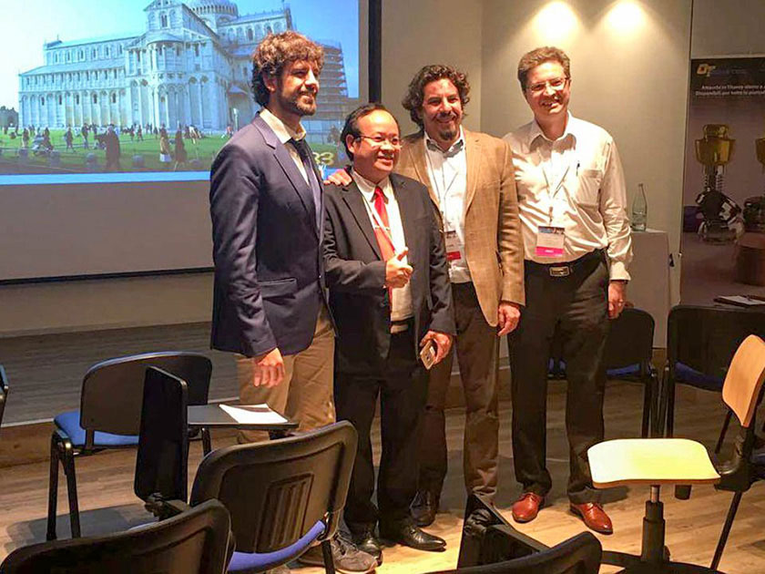 TS-BS Võ Văn Nhân chụp hình cùng các đồng nghiệp thế giới